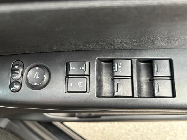 Ｎ－ＢＯＸ Ｇ　ＳＳパッケージ／東大和仕入／走行６９４３９ＫＭ／　ワンオーナー／純正ＳＤナビ／ＣＤＤＶＤ再生／１セグ／ＢＴ／バックカメラ／スマートキー／プッシュスタート／両側ＰＳＤ／純正１４ＡＷ／ＥＴＣ／オートエアコン／フル装備／横滑り防止装置（17枚目）