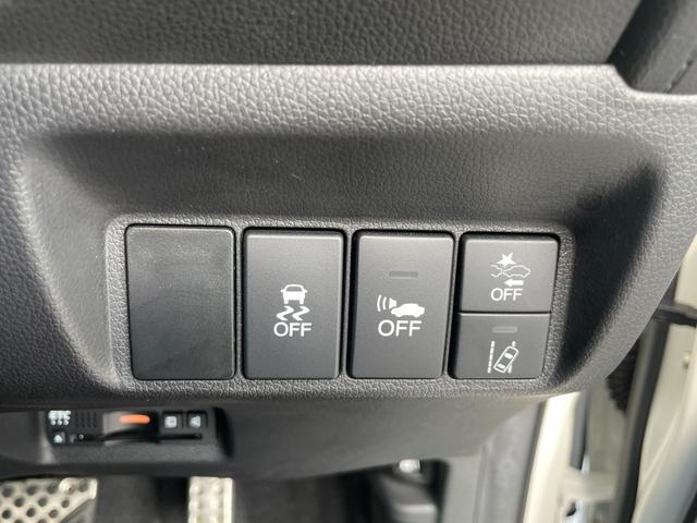 シャトル ハイブリッドＸホンダセンシング／走行３６４７８ＫＭ／ドラレコ　メーカーＯＰ８インチナビ／ＣＤＤＶＤ／１２セグ／バックカメラ／ドライブレコーダー／スマートキー／プッシュスタート／ＡＳＶ／アダプティブクルーズコントロール／純正１５ＡＷ／ＬＥＤヘッドライト／フォグ／（19枚目）