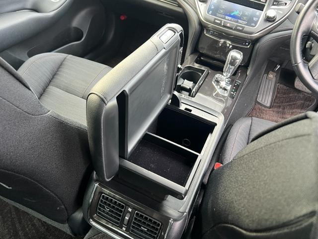 クラウンハイブリッド アスリートＳ／茨城仕入／走行２４３９１ＫＭ／禁煙車／　メーカーＯＰナビ／ドライブレコーダー／スマートキー／プッシュスタート／ＢＴ対応／１２セグ／バックカメラ／電動シート／シートヒーター／ＨＩＤヘッドライト／フォグ／ビルトインＥＴＣ／フル装備（11枚目）