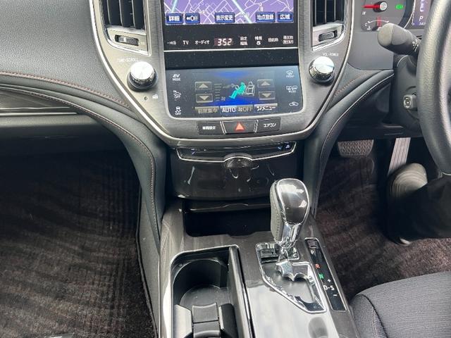 クラウンハイブリッド アスリートＳ／茨城仕入／走行２４３９１ＫＭ／禁煙車／　メーカーＯＰナビ／ドライブレコーダー／スマートキー／プッシュスタート／ＢＴ対応／１２セグ／バックカメラ／電動シート／シートヒーター／ＨＩＤヘッドライト／フォグ／ビルトインＥＴＣ／フル装備（12枚目）