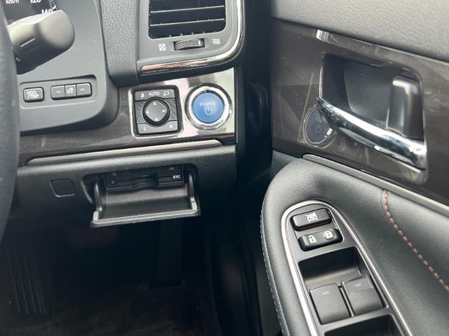 クラウンハイブリッド アスリートＳ／茨城仕入／走行２４３９１ＫＭ／禁煙車／　メーカーＯＰナビ／ドライブレコーダー／スマートキー／プッシュスタート／ＢＴ対応／１２セグ／バックカメラ／電動シート／シートヒーター／ＨＩＤヘッドライト／フォグ／ビルトインＥＴＣ／フル装備（17枚目）