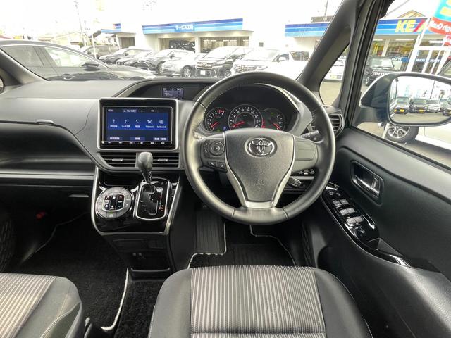 ヴォクシー ZS 煌II/関西仕入/走行24.402KM/ワンオーナー/ 純正8型SDナビ/CD&DVD再生/Bluetoothオーディオ/フルセグTV/Bカメラ/フリッツプダウンモニター/ドラレコ/両側自動スライド/衝突軽減装置/車線逸脱警告/クルーズ/ビルトインETC(12枚目)