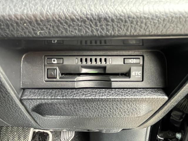 ヴォクシー ZS 煌II/関西仕入/走行24.402KM/ワンオーナー/ 純正8型SDナビ/CD&DVD再生/Bluetoothオーディオ/フルセグTV/Bカメラ/フリッツプダウンモニター/ドラレコ/両側自動スライド/衝突軽減装置/車線逸脱警告/クルーズ/ビルトインETC(28枚目)