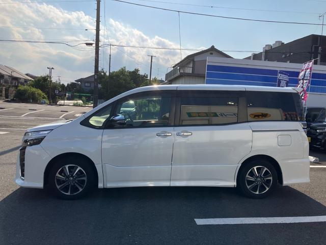 ヴォクシー ＺＳ　煌ＩＩＩ／東大和仕入／走行６７６８３ＫＭ／後席モニター　社外ＳＤデカナビ／ＣＤ、ＤＶＤ再生／１２セグ／ＢＴ／ミュージックサーバー／バックカメラ／フリップダウンモニター／両側ＰＳＤ／スマートキー／プッシュスタート／ＬＥＤヘッドライト／フォグ／ＡＳＶ／フル装備（11枚目）