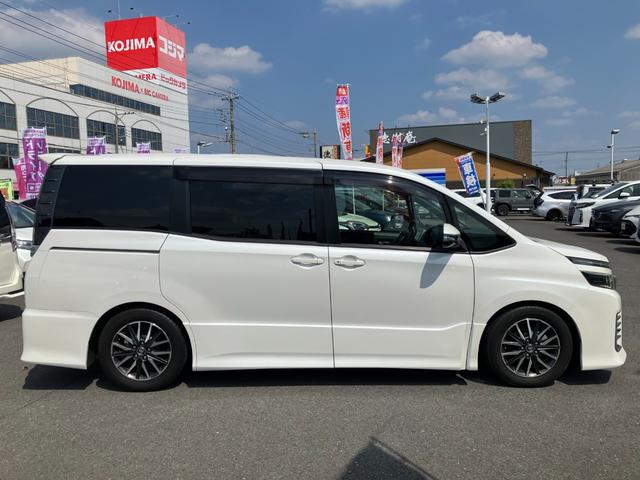 ヴォクシー ＺＳ　走行４６４８４ｋｍ／９型ＳＤナビ／フリップダウンモニター／ＲＳ－Ｒローダウンサス／ＢＴ接続／１２セグ／ＥＴＣ／ＤＶＤ再生／左側パワースライドドアＬＥＤヘッドライト／オートリトラミラー（7枚目）