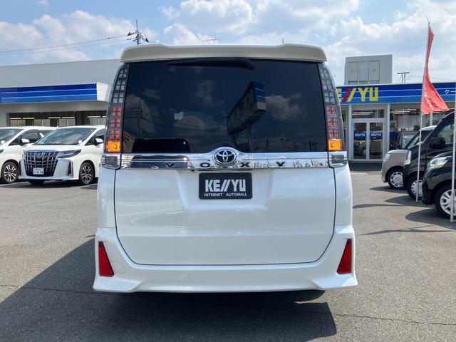 ヴォクシー ＺＳ　走行４６４８４ｋｍ／９型ＳＤナビ／フリップダウンモニター／ＲＳ－Ｒローダウンサス／ＢＴ接続／１２セグ／ＥＴＣ／ＤＶＤ再生／左側パワースライドドアＬＥＤヘッドライト／オートリトラミラー（9枚目）