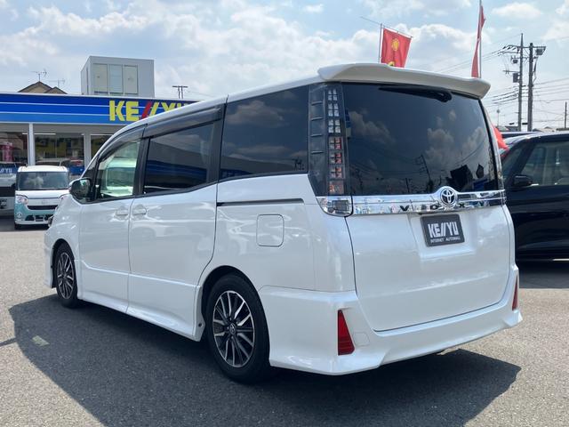ヴォクシー ＺＳ　走行４６４８４ｋｍ／９型ＳＤナビ／フリップダウンモニター／ＲＳ－Ｒローダウンサス／ＢＴ接続／１２セグ／ＥＴＣ／ＤＶＤ再生／左側パワースライドドアＬＥＤヘッドライト／オートリトラミラー（10枚目）