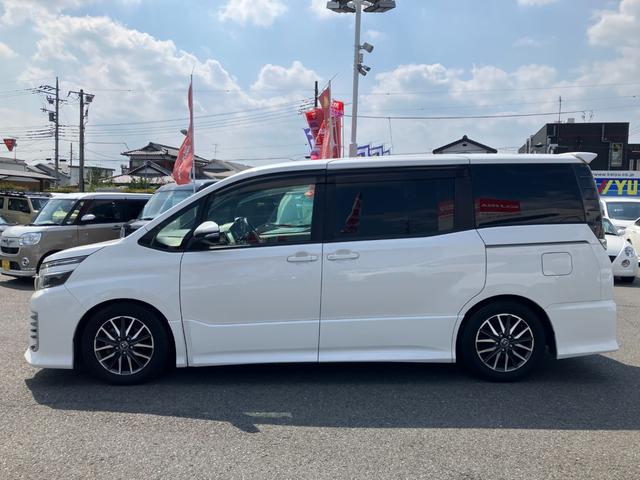 ヴォクシー ＺＳ　走行４６４８４ｋｍ／９型ＳＤナビ／フリップダウンモニター／ＲＳ－Ｒローダウンサス／ＢＴ接続／１２セグ／ＥＴＣ／ＤＶＤ再生／左側パワースライドドアＬＥＤヘッドライト／オートリトラミラー（11枚目）