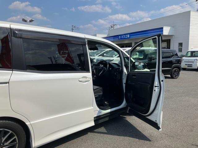 ヴォクシー ＺＳ　走行４６４８４ｋｍ／９型ＳＤナビ／フリップダウンモニター／ＲＳ－Ｒローダウンサス／ＢＴ接続／１２セグ／ＥＴＣ／ＤＶＤ再生／左側パワースライドドアＬＥＤヘッドライト／オートリトラミラー（13枚目）