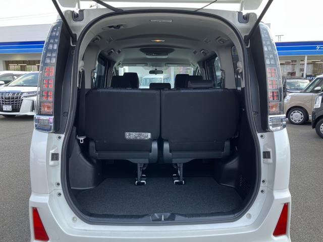 ヴォクシー ＺＳ　走行４６４８４ｋｍ／９型ＳＤナビ／フリップダウンモニター／ＲＳ－Ｒローダウンサス／ＢＴ接続／１２セグ／ＥＴＣ／ＤＶＤ再生／左側パワースライドドアＬＥＤヘッドライト／オートリトラミラー（18枚目）