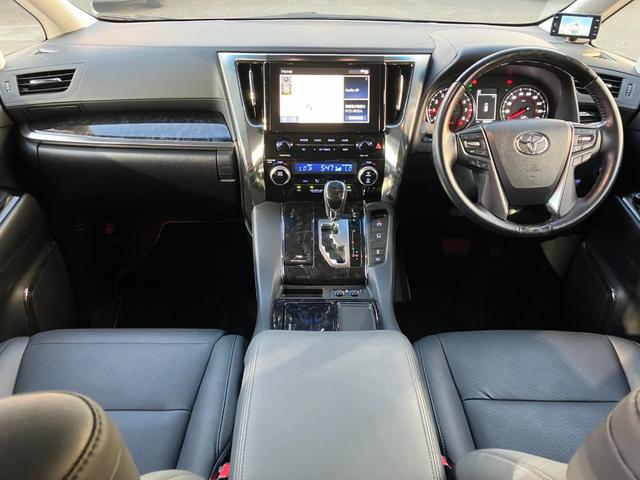 アルファード ２．５Ｓ　Ｃパッケージ　走行２５４４９ｋｍ／ディスプレィオーディオ／ＣＤ／ＤＶＤ再生／ＢＴ接続／１２セグ／バックカメラ／フリップダウンモニター／ＥＴＣ／両側パワースライドドア／電動レザーシート／（3枚目）