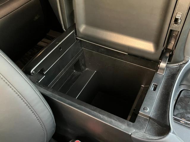 アルファード ２．５Ｓ　Ｃパッケージ　走行２５４４９ｋｍ／ディスプレィオーディオ／ＣＤ／ＤＶＤ再生／ＢＴ接続／１２セグ／バックカメラ／フリップダウンモニター／ＥＴＣ／両側パワースライドドア／電動レザーシート／（31枚目）
