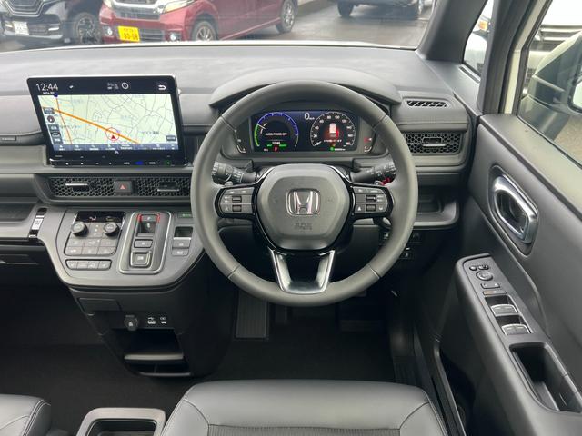 ステップワゴン e:HEVスパーダ/走行10KM/デーラーOPデカナビ 両側パワースライドドア/ハーフレザーシート/電動リアゲート/CDDVD再生/12セグ/BT/アラウンドビューモニター/フリップダウンモニター/LEDヘッドライト/フォグ/スマートキー/プッシュスタート(12枚目)