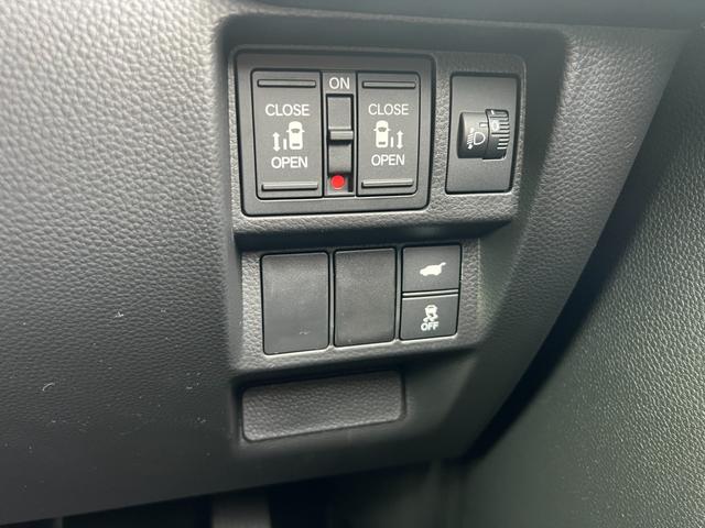 ステップワゴン e:HEVスパーダ/走行10KM/デーラーOPデカナビ 両側パワースライドドア/ハーフレザーシート/電動リアゲート/CDDVD再生/12セグ/BT/アラウンドビューモニター/フリップダウンモニター/LEDヘッドライト/フォグ/スマートキー/プッシュスタート(19枚目)