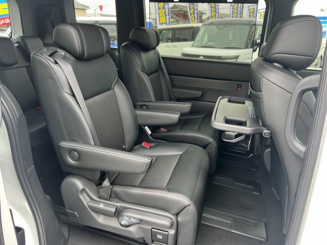 ステップワゴン e:HEVスパーダ/走行10KM/デーラーOPデカナビ 両側パワースライドドア/ハーフレザーシート/電動リアゲート/CDDVD再生/12セグ/BT/アラウンドビューモニター/フリップダウンモニター/LEDヘッドライト/フォグ/スマートキー/プッシュスタート(22枚目)