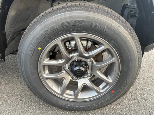 ジムニー XC/衝突軽減/25年BSタイヤ/ クルコン/LEDライト/フォグ/アイドリングストップ/横滑防止/シートヒーター/コーナーセンサー/電格ミラー/ウィンカーミラー/純正16AW/背面タイヤ/スマートキー/スペアキー/取扱説明書/保証書(6枚目)