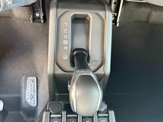 ジムニー XC/衝突軽減/25年BSタイヤ/ クルコン/LEDライト/フォグ/アイドリングストップ/横滑防止/シートヒーター/コーナーセンサー/電格ミラー/ウィンカーミラー/純正16AW/背面タイヤ/スマートキー/スペアキー/取扱説明書/保証書(19枚目)