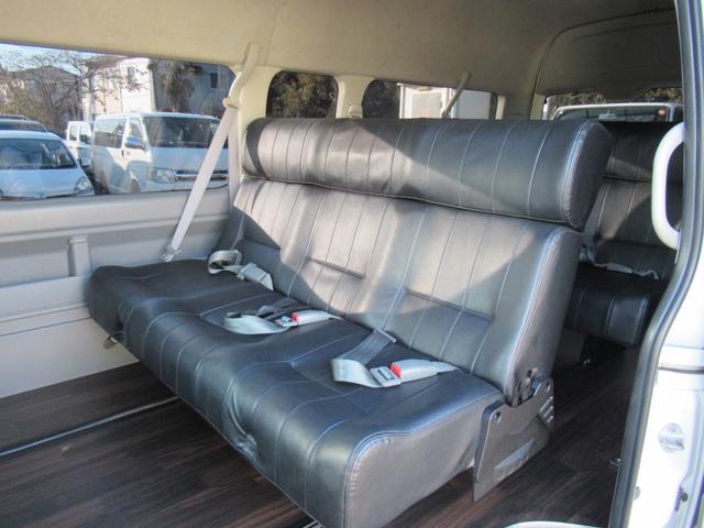 ハイエースワゴン グランドキャビン 4型仕様 LEDヘッドライト REVOシート2脚 車いす移動車 ナビ フルセグTV リアモニター TAW18インチAWキーレス エアロ 9人乗り(4枚目)