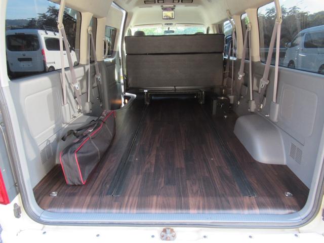 ハイエースワゴン グランドキャビン 4型仕様 LEDヘッドライト REVOシート2脚 車いす移動車 ナビ フルセグTV リアモニター TAW18インチAWキーレス エアロ 9人乗り(7枚目)