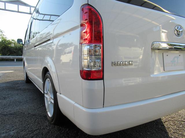 ハイエースワゴン グランドキャビン 4型仕様 LEDヘッドライト REVOシート2脚 車いす移動車 ナビ フルセグTV リアモニター TAW18インチAWキーレス エアロ 9人乗り(13枚目)
