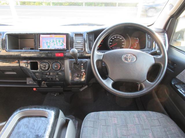 ハイエースワゴン グランドキャビン 4型仕様 LEDヘッドライト REVOシート2脚 車いす移動車 ナビ フルセグTV リアモニター TAW18インチAWキーレス エアロ 9人乗り(16枚目)