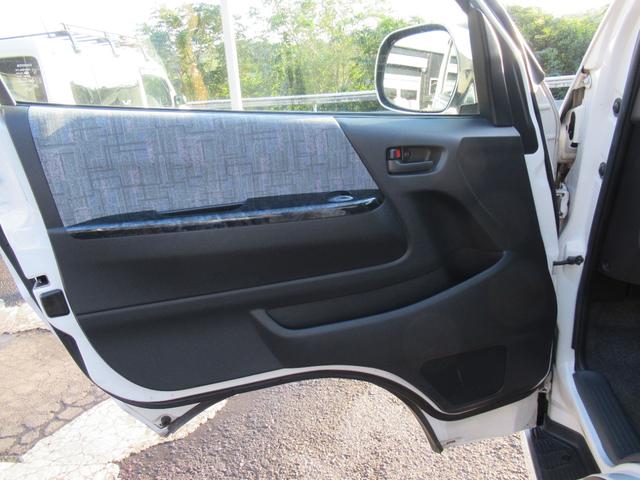 ハイエースワゴン グランドキャビン 4型仕様 LEDヘッドライト REVOシート2脚 車いす移動車 ナビ フルセグTV リアモニター TAW18インチAWキーレス エアロ 9人乗り(26枚目)