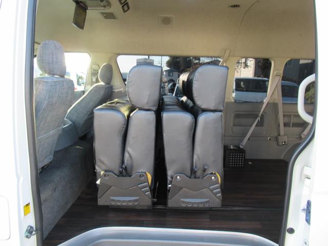 ハイエースワゴン グランドキャビン 4型仕様 LEDヘッドライト REVOシート2脚 車いす移動車 ナビ フルセグTV リアモニター TAW18インチAWキーレス エアロ 9人乗り(33枚目)