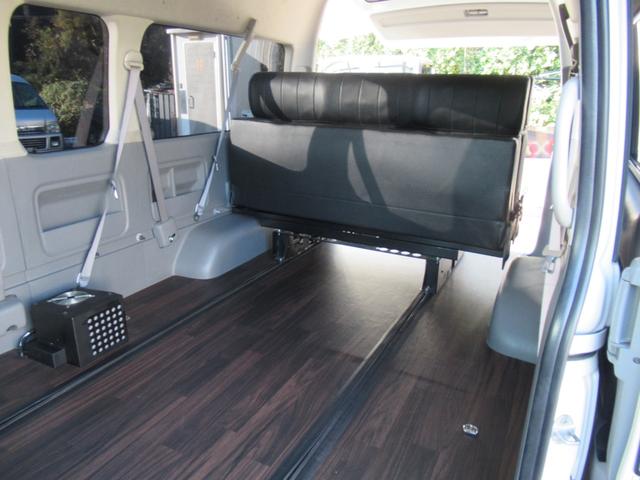 ハイエースワゴン グランドキャビン 4型仕様 LEDヘッドライト REVOシート2脚 車いす移動車 ナビ フルセグTV リアモニター TAW18インチAWキーレス エアロ 9人乗り(35枚目)