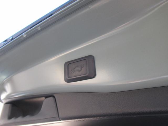 ＲＡＶ４ アドベンチャー　オフロードパッケージＩＩ　特別仕様車　１０．５インチディスプレイオーディオ　タコマ風グリル　合成皮革シート　デジタルインナーミラー　パノラミックビュー　パワーバックドア　プレミアムサウンド　トノカバー　クロスバー　ＥＴＣ２．０（4枚目）