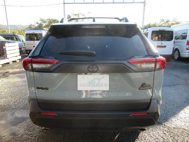 ＲＡＶ４ アドベンチャー　オフロードパッケージＩＩ　特別仕様車　１０．５インチディスプレイオーディオ　タコマ風グリル　合成皮革シート　デジタルインナーミラー　パノラミックビュー　パワーバックドア　プレミアムサウンド　トノカバー　クロスバー　ＥＴＣ２．０（11枚目）
