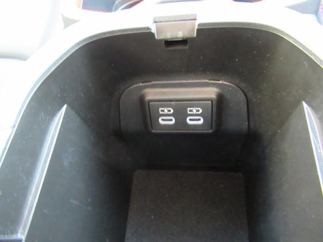 ＲＡＶ４ アドベンチャー　オフロードパッケージＩＩ　特別仕様車　１０．５インチディスプレイオーディオ　タコマ風グリル　合成皮革シート　デジタルインナーミラー　パノラミックビュー　パワーバックドア　プレミアムサウンド　トノカバー　クロスバー　ＥＴＣ２．０（20枚目）