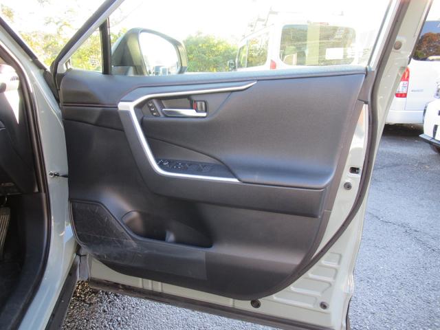 ＲＡＶ４ アドベンチャー　オフロードパッケージＩＩ　特別仕様車　１０．５インチディスプレイオーディオ　タコマ風グリル　合成皮革シート　デジタルインナーミラー　パノラミックビュー　パワーバックドア　プレミアムサウンド　トノカバー　クロスバー　ＥＴＣ２．０（24枚目）