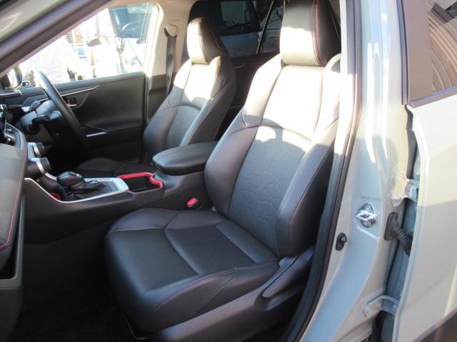 ＲＡＶ４ アドベンチャー　オフロードパッケージＩＩ　特別仕様車　１０．５インチディスプレイオーディオ　タコマ風グリル　合成皮革シート　デジタルインナーミラー　パノラミックビュー　パワーバックドア　プレミアムサウンド　トノカバー　クロスバー　ＥＴＣ２．０（26枚目）