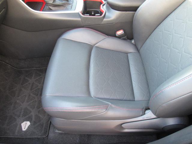 ＲＡＶ４ アドベンチャー　オフロードパッケージＩＩ　特別仕様車　１０．５インチディスプレイオーディオ　タコマ風グリル　合成皮革シート　デジタルインナーミラー　パノラミックビュー　パワーバックドア　プレミアムサウンド　トノカバー　クロスバー　ＥＴＣ２．０（27枚目）