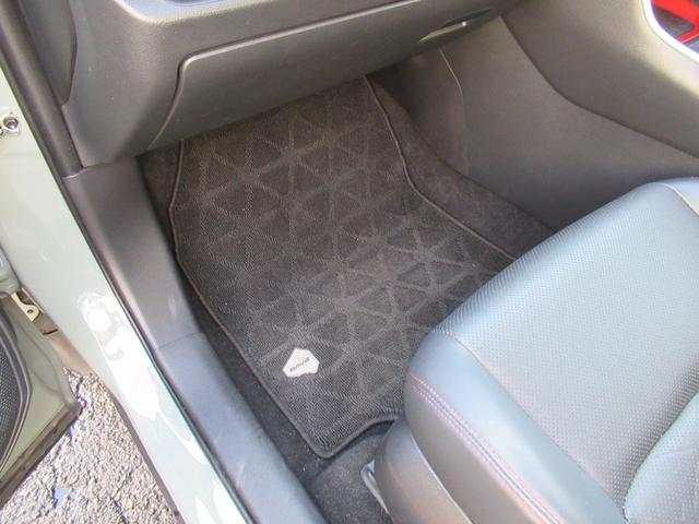 ＲＡＶ４ アドベンチャー　オフロードパッケージＩＩ　特別仕様車　１０．５インチディスプレイオーディオ　タコマ風グリル　合成皮革シート　デジタルインナーミラー　パノラミックビュー　パワーバックドア　プレミアムサウンド　トノカバー　クロスバー　ＥＴＣ２．０（28枚目）