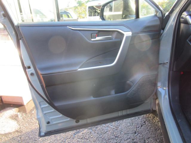 ＲＡＶ４ アドベンチャー　オフロードパッケージＩＩ　特別仕様車　１０．５インチディスプレイオーディオ　タコマ風グリル　合成皮革シート　デジタルインナーミラー　パノラミックビュー　パワーバックドア　プレミアムサウンド　トノカバー　クロスバー　ＥＴＣ２．０（29枚目）