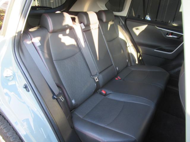 ＲＡＶ４ アドベンチャー　オフロードパッケージＩＩ　特別仕様車　１０．５インチディスプレイオーディオ　タコマ風グリル　合成皮革シート　デジタルインナーミラー　パノラミックビュー　パワーバックドア　プレミアムサウンド　トノカバー　クロスバー　ＥＴＣ２．０（30枚目）