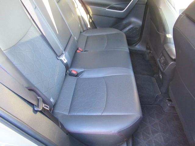 ＲＡＶ４ アドベンチャー　オフロードパッケージＩＩ　特別仕様車　１０．５インチディスプレイオーディオ　タコマ風グリル　合成皮革シート　デジタルインナーミラー　パノラミックビュー　パワーバックドア　プレミアムサウンド　トノカバー　クロスバー　ＥＴＣ２．０（31枚目）