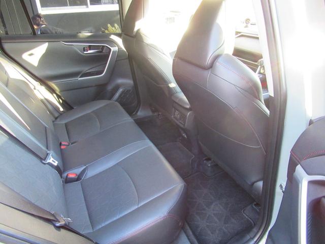 ＲＡＶ４ アドベンチャー　オフロードパッケージＩＩ　特別仕様車　１０．５インチディスプレイオーディオ　タコマ風グリル　合成皮革シート　デジタルインナーミラー　パノラミックビュー　パワーバックドア　プレミアムサウンド　トノカバー　クロスバー　ＥＴＣ２．０（32枚目）