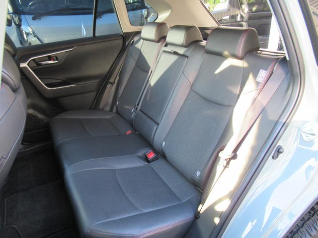 ＲＡＶ４ アドベンチャー　オフロードパッケージＩＩ　特別仕様車　１０．５インチディスプレイオーディオ　タコマ風グリル　合成皮革シート　デジタルインナーミラー　パノラミックビュー　パワーバックドア　プレミアムサウンド　トノカバー　クロスバー　ＥＴＣ２．０（35枚目）
