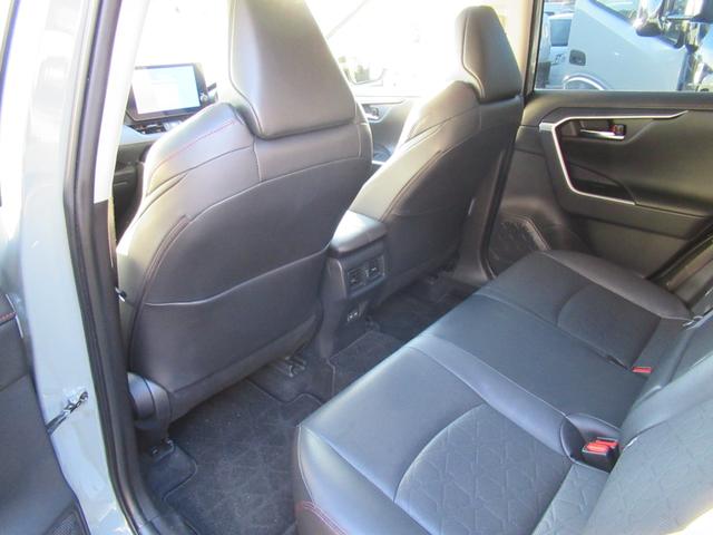 ＲＡＶ４ アドベンチャー　オフロードパッケージＩＩ　特別仕様車　１０．５インチディスプレイオーディオ　タコマ風グリル　合成皮革シート　デジタルインナーミラー　パノラミックビュー　パワーバックドア　プレミアムサウンド　トノカバー　クロスバー　ＥＴＣ２．０（36枚目）