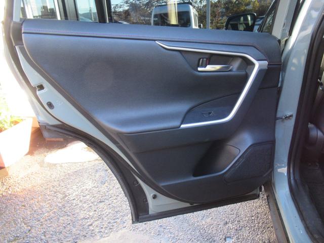 ＲＡＶ４ アドベンチャー　オフロードパッケージＩＩ　特別仕様車　１０．５インチディスプレイオーディオ　タコマ風グリル　合成皮革シート　デジタルインナーミラー　パノラミックビュー　パワーバックドア　プレミアムサウンド　トノカバー　クロスバー　ＥＴＣ２．０（39枚目）