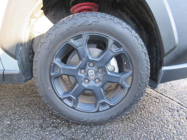 ＲＡＶ４ アドベンチャー　オフロードパッケージＩＩ　特別仕様車　１０．５インチディスプレイオーディオ　タコマ風グリル　合成皮革シート　デジタルインナーミラー　パノラミックビュー　パワーバックドア　プレミアムサウンド　トノカバー　クロスバー　ＥＴＣ２．０（48枚目）
