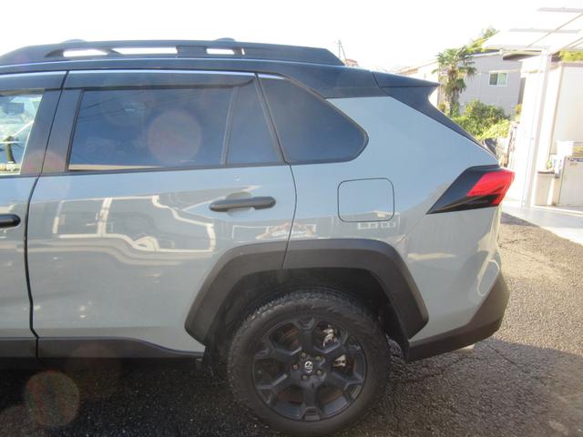 ＲＡＶ４ アドベンチャー　オフロードパッケージＩＩ　特別仕様車　１０．５インチディスプレイオーディオ　タコマ風グリル　合成皮革シート　デジタルインナーミラー　パノラミックビュー　パワーバックドア　プレミアムサウンド　トノカバー　クロスバー　ＥＴＣ２．０（53枚目）