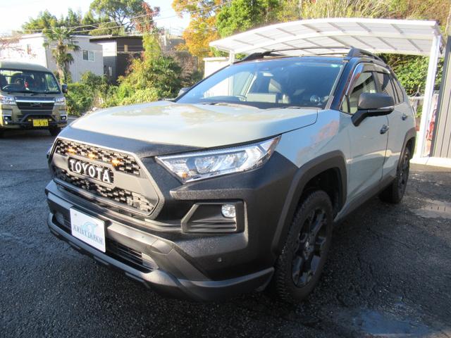 ＲＡＶ４ アドベンチャー　オフロードパッケージＩＩ　特別仕様車　１０．５インチディスプレイオーディオ　タコマ風グリル　合成皮革シート　デジタルインナーミラー　パノラミックビュー　パワーバックドア　プレミアムサウンド　トノカバー　クロスバー　ＥＴＣ２．０（57枚目）