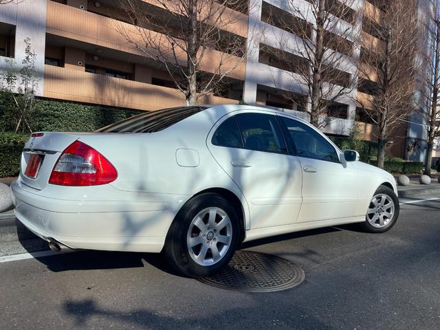 Ｅ２５０　後期モデル　２．５リッターＶ６　パイオニアナビ　フルセグＴＶ　バックカメラ　Ｂｌｕｅｔｏｏｔｈ　メモリー付パワーシート　ツーオーナー　ディーラー整備記録簿１４枚有り(5枚目)