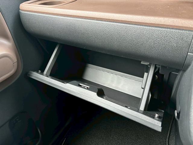ムーヴキャンバス セオリーＧ　ブルートゥース　ＩＳＴＯＰ　前後ソナー　衝突軽減ブレーキ　フルフラットシート　ＬＥＤヘッド　横滑り防止機能　シートヒーター　Ｂカメラ　オートライト　ベンチシート　サイドエアバッグ　イモビライザー（12枚目）