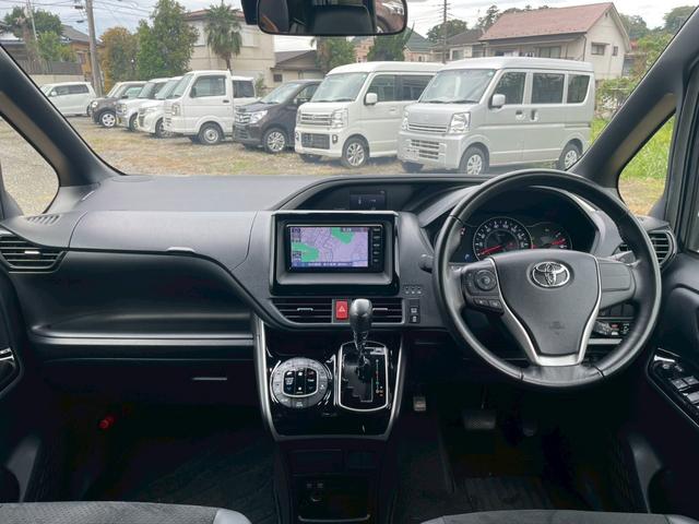 ヴォクシー ZS 煌III コーナーセンサ プリクラッシュ スマートキ アイスト 横滑り防止装置 WAC AHB 盗難防止 キーレス パワステ クルコン LEDヘッドライト ABS オートライト フルフラット エアバッグ(16枚目)