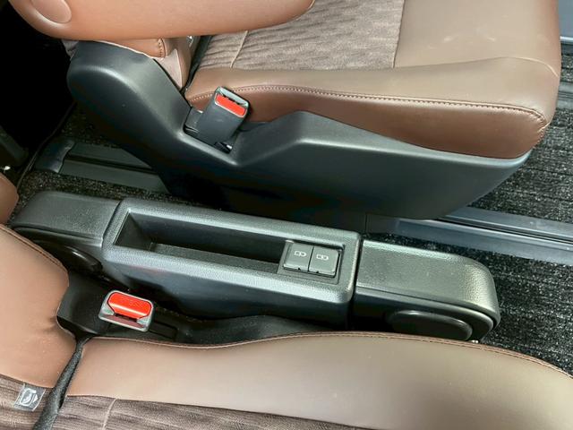 ノア ハイブリッドＺ　４ＷＤ　ドライブレコーダー　全周囲カメラ　ナビ　ＴＶ　クリアランスソナー　オートクルーズコントロール　レーンアシスト　パークアシスト　衝突被害軽減システム　両側電動スライドドア（9枚目）