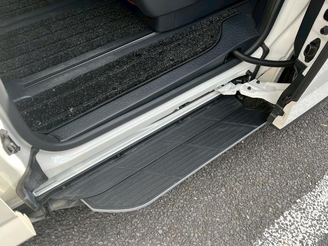 ノア ハイブリッドＺ　４ＷＤ　ドライブレコーダー　全周囲カメラ　ナビ　ＴＶ　クリアランスソナー　オートクルーズコントロール　レーンアシスト　パークアシスト　衝突被害軽減システム　両側電動スライドドア（38枚目）